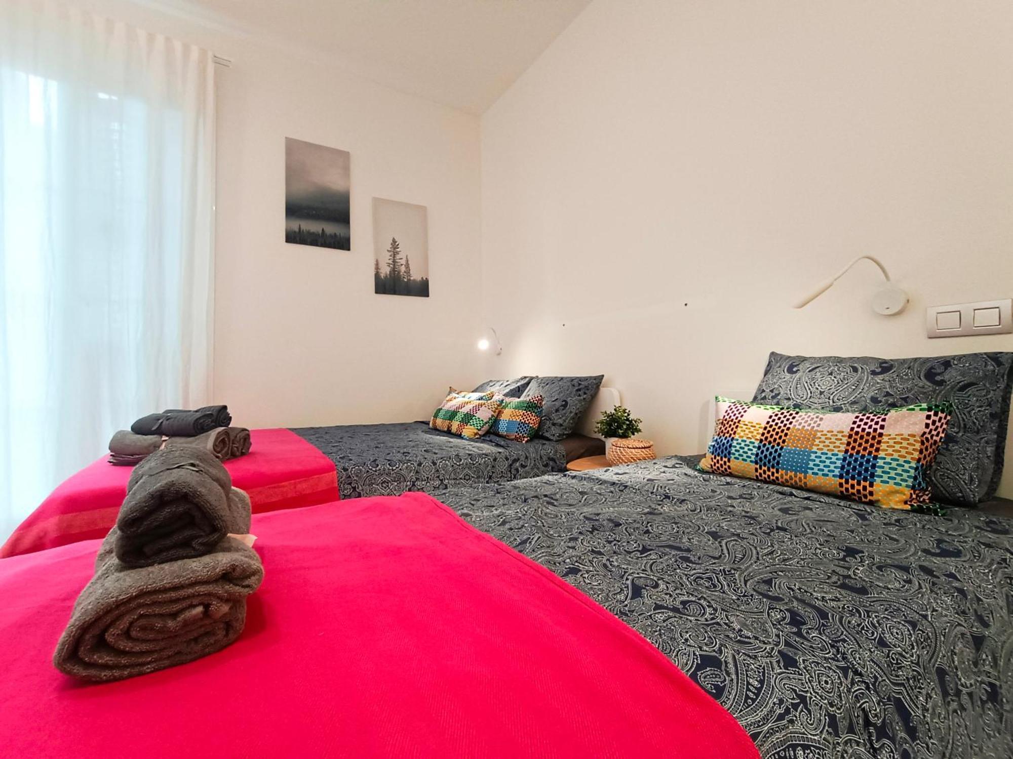 Oasis Rooms Barcelona - By Ronda Universidad Esterno foto